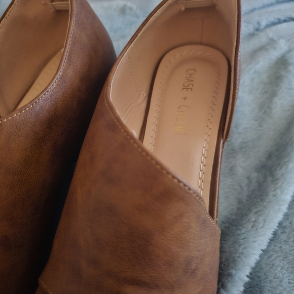 Chase + Chloe Women's Brown Flats - Picture 3 of 12